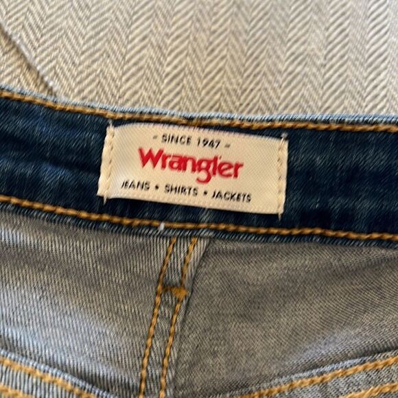 NWT Wrangler Cut-off Jean Shorts Distressed - Picture 7 of 11